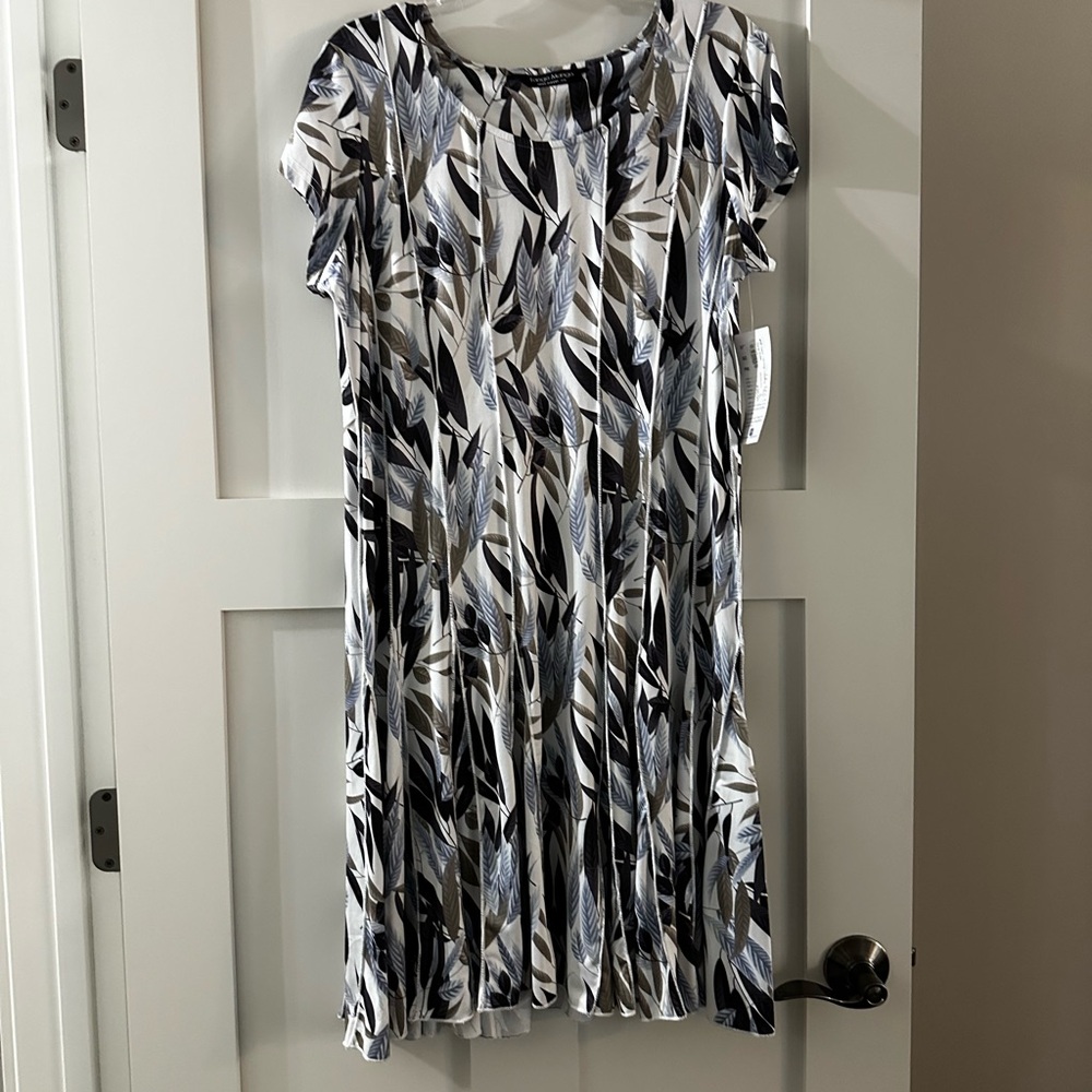 Elegant Black and White Leaf Print Dress